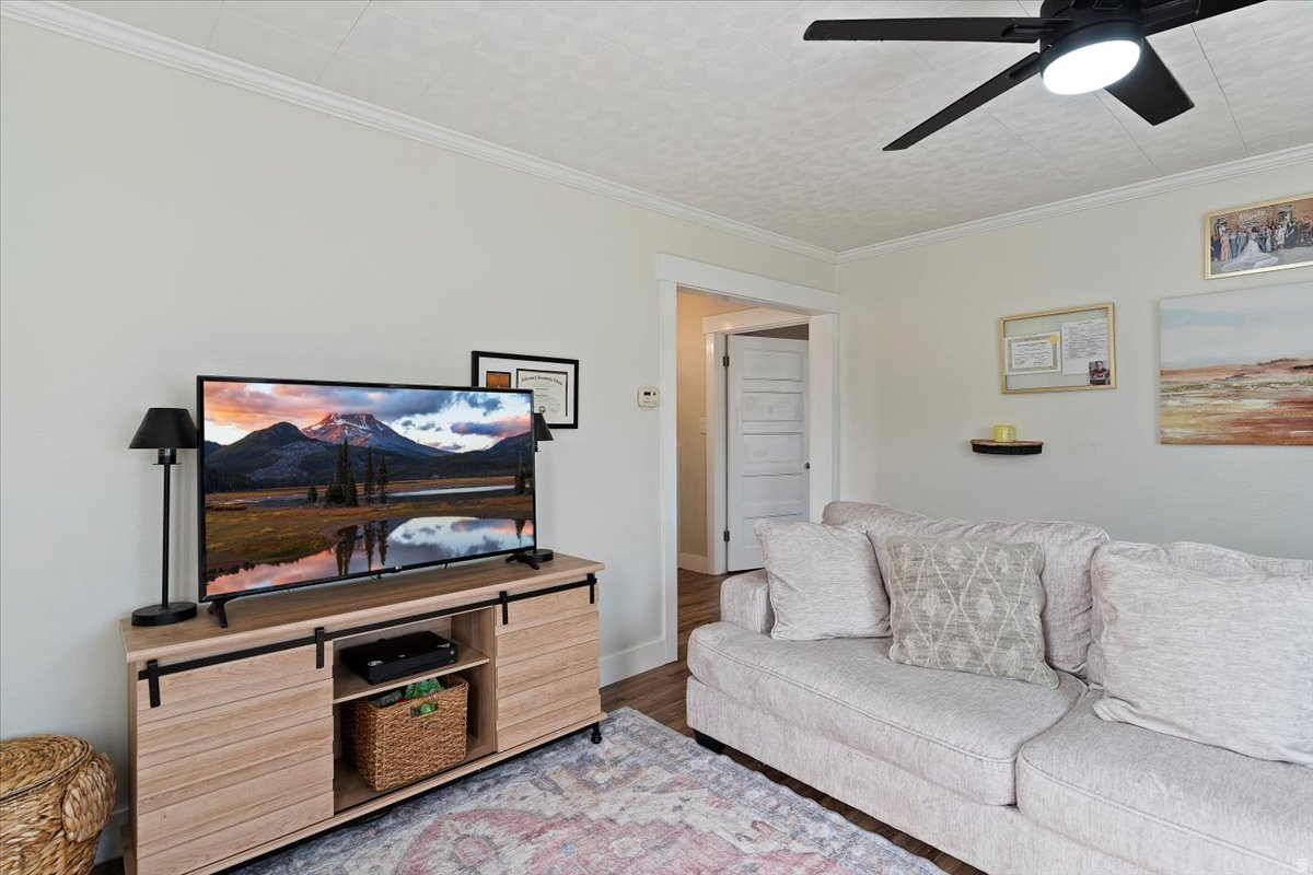 COUNTRY CLUB HEIGHTS - Residential