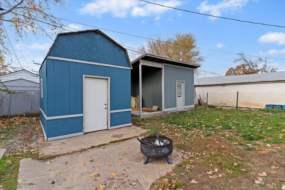 COUNTRY CLUB HEIGHTS - Residential