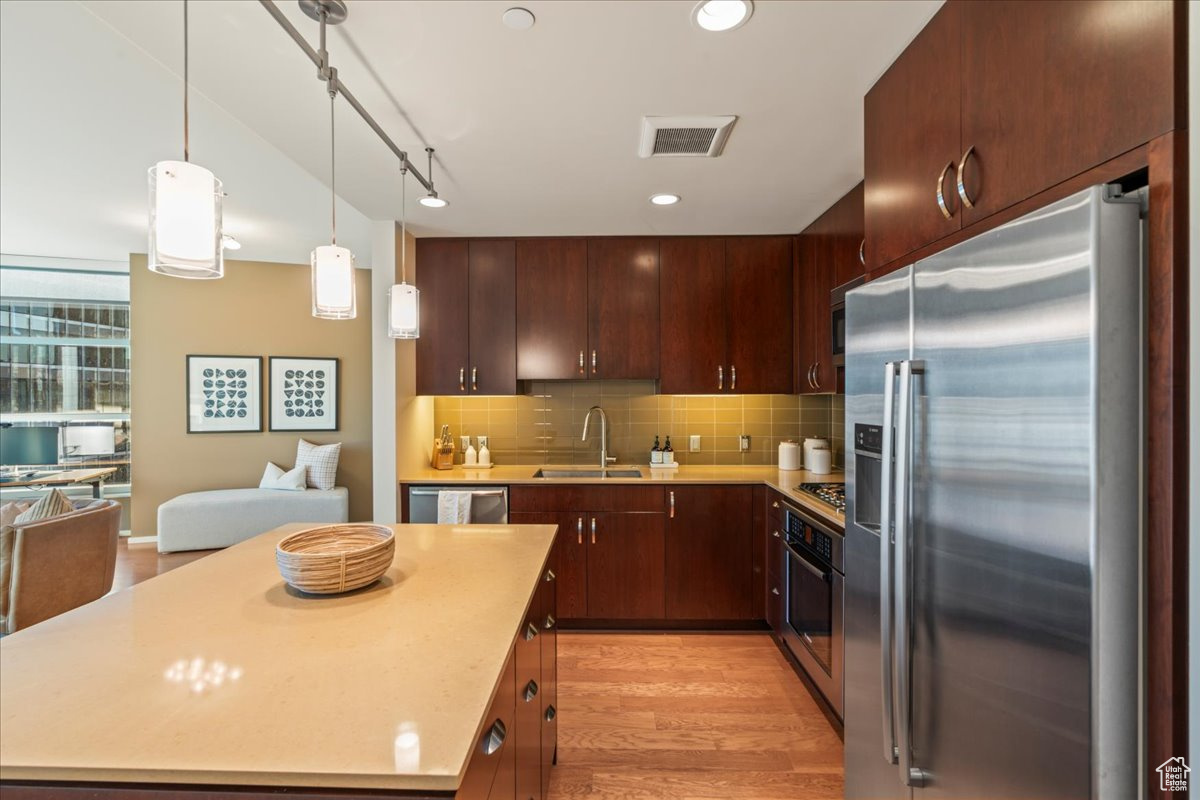 THE REGENT - Residential