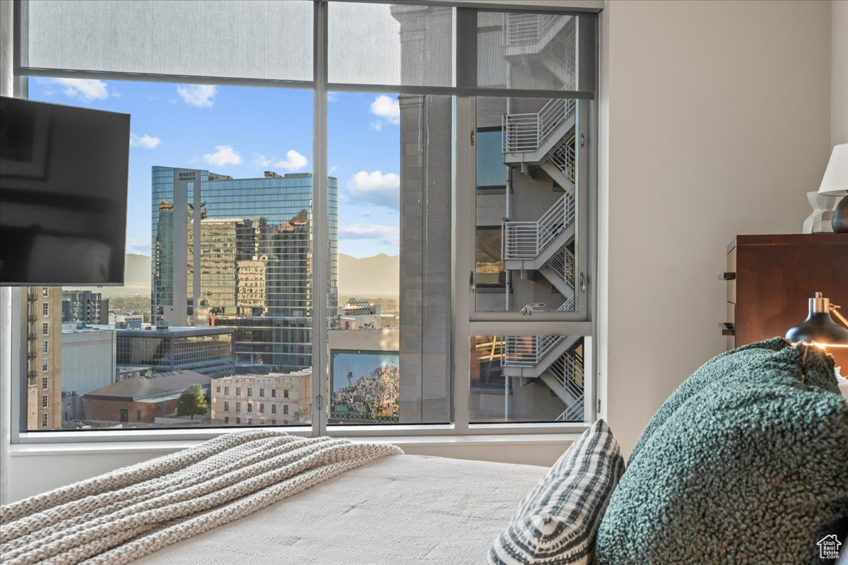 THE REGENT - Residential