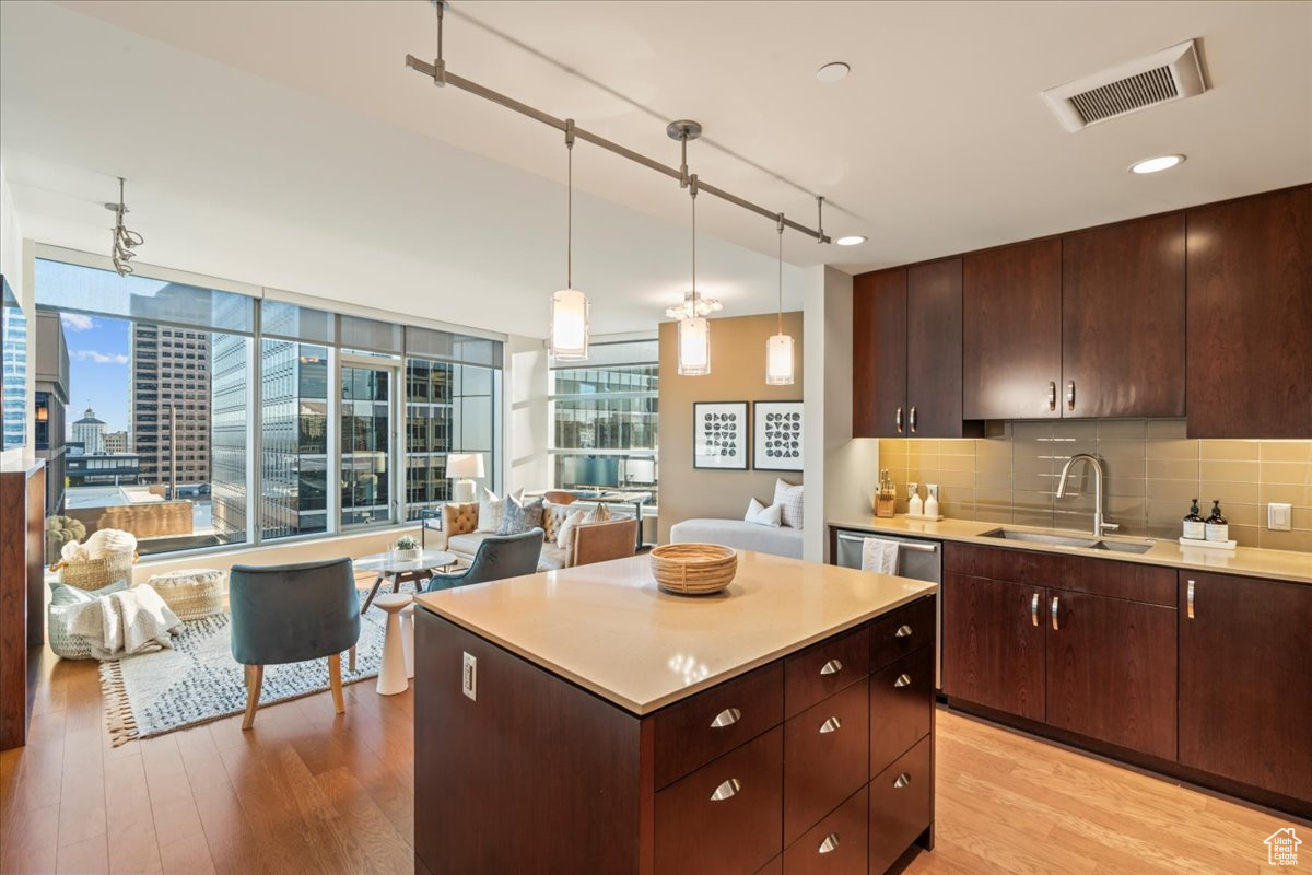 THE REGENT - Residential