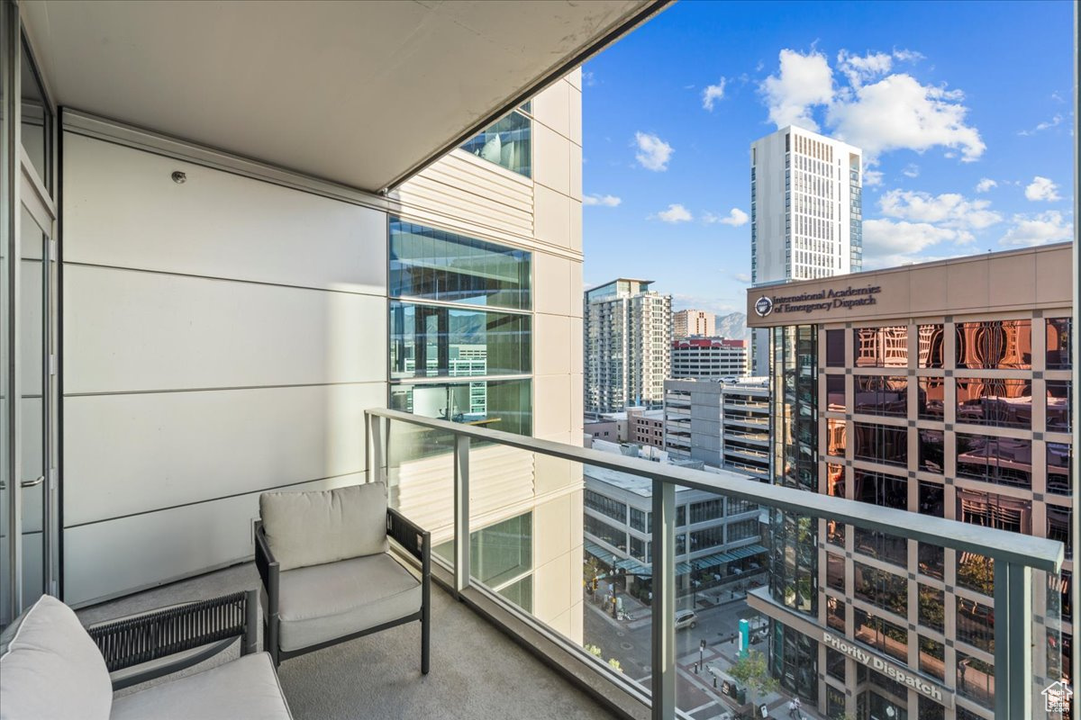 THE REGENT - Residential