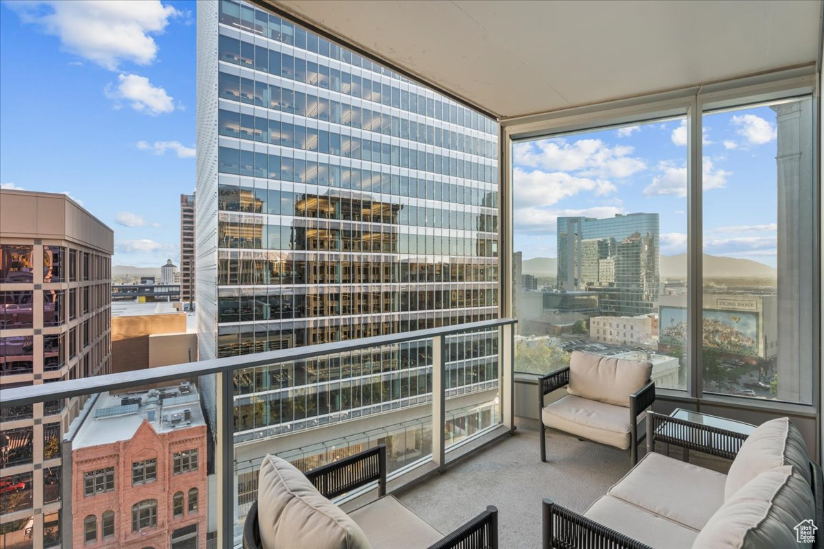 THE REGENT - Residential