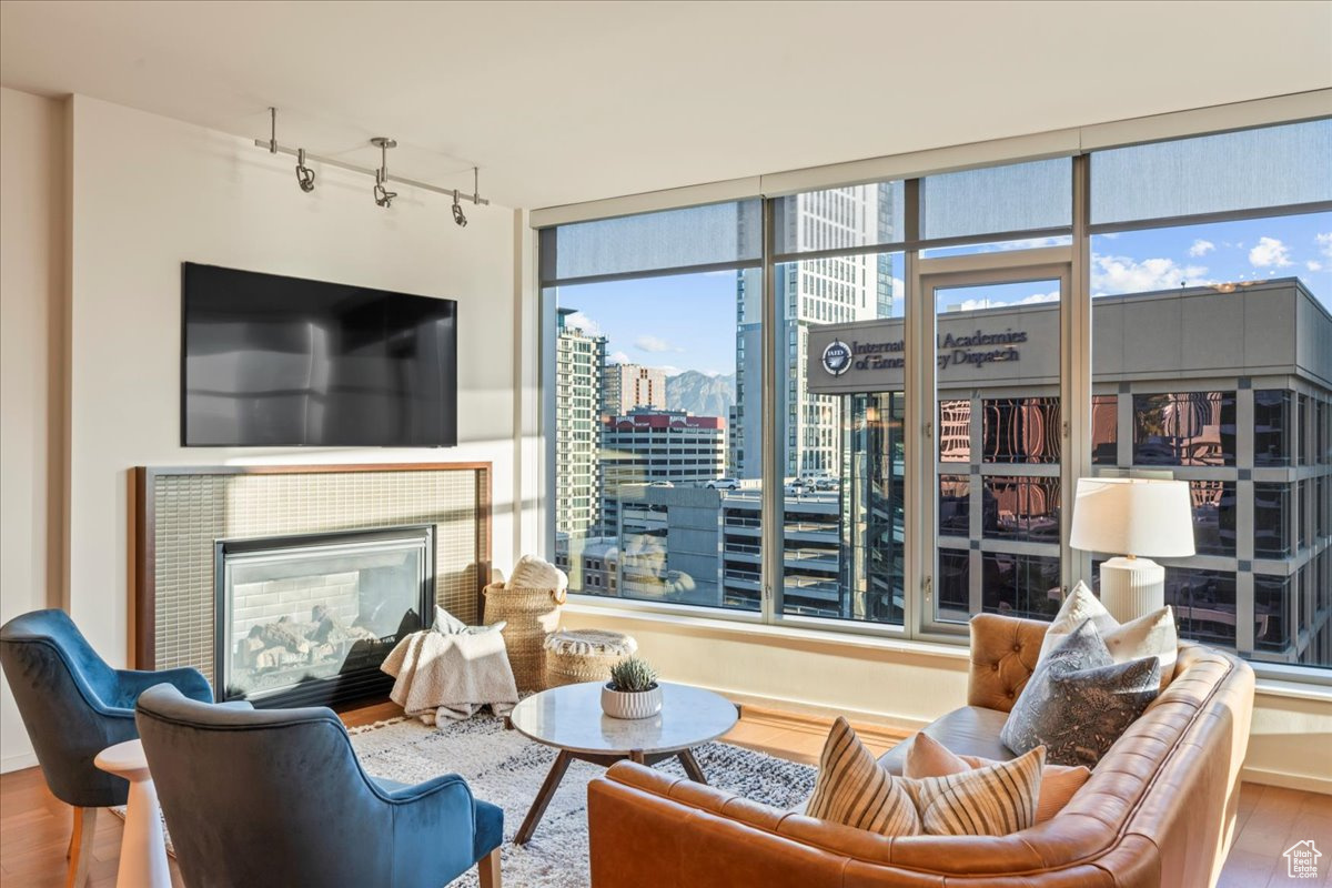 THE REGENT - Residential