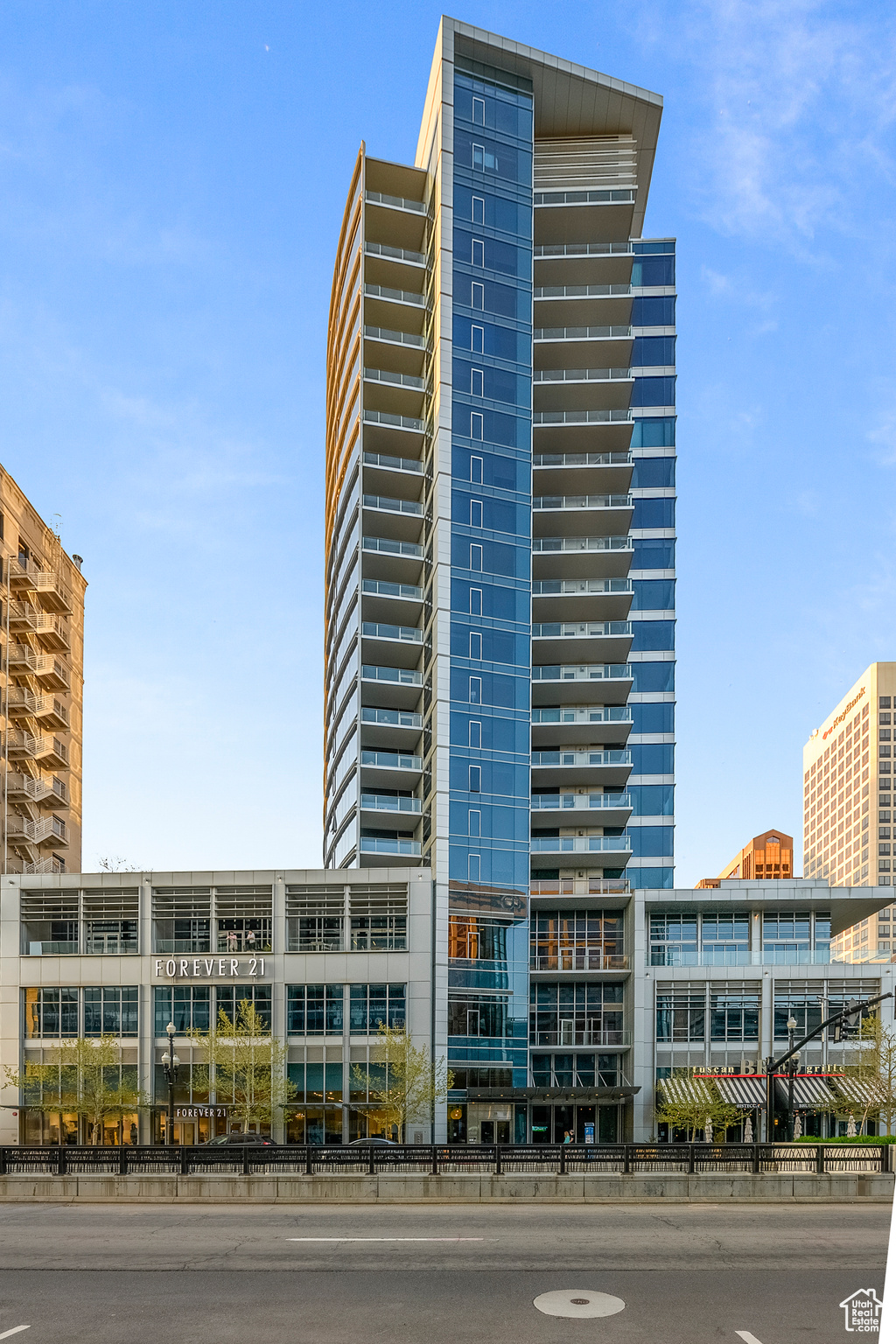 THE REGENT - Residential