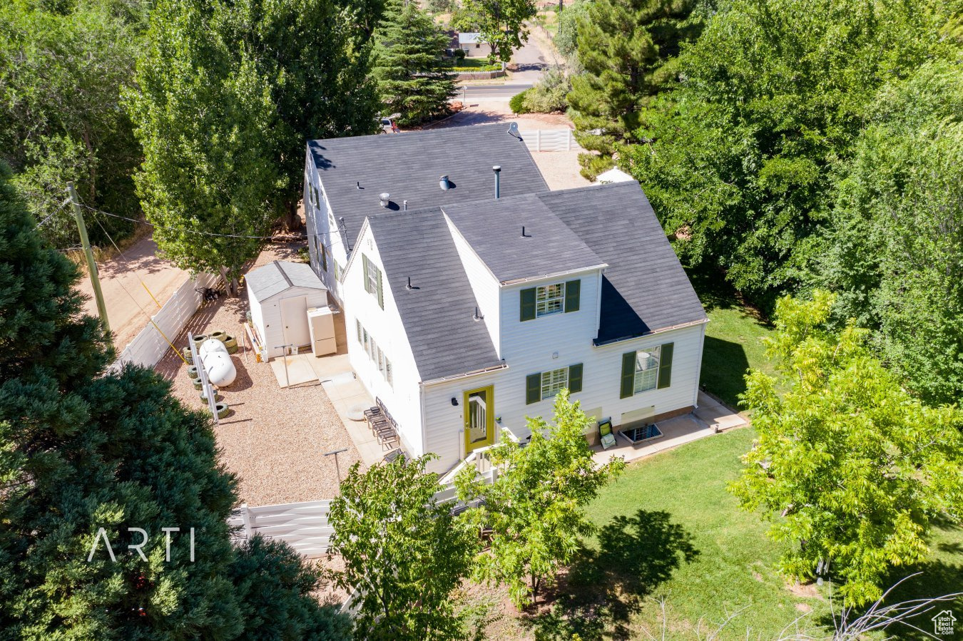 Main image without alt text