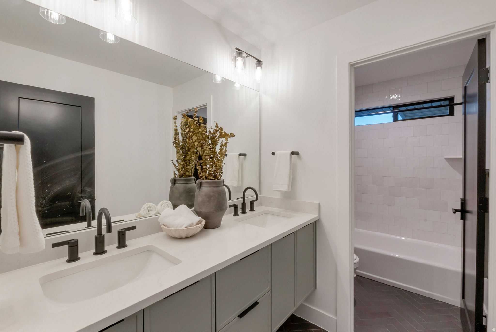 GRANDEUR ESTATES - Residential