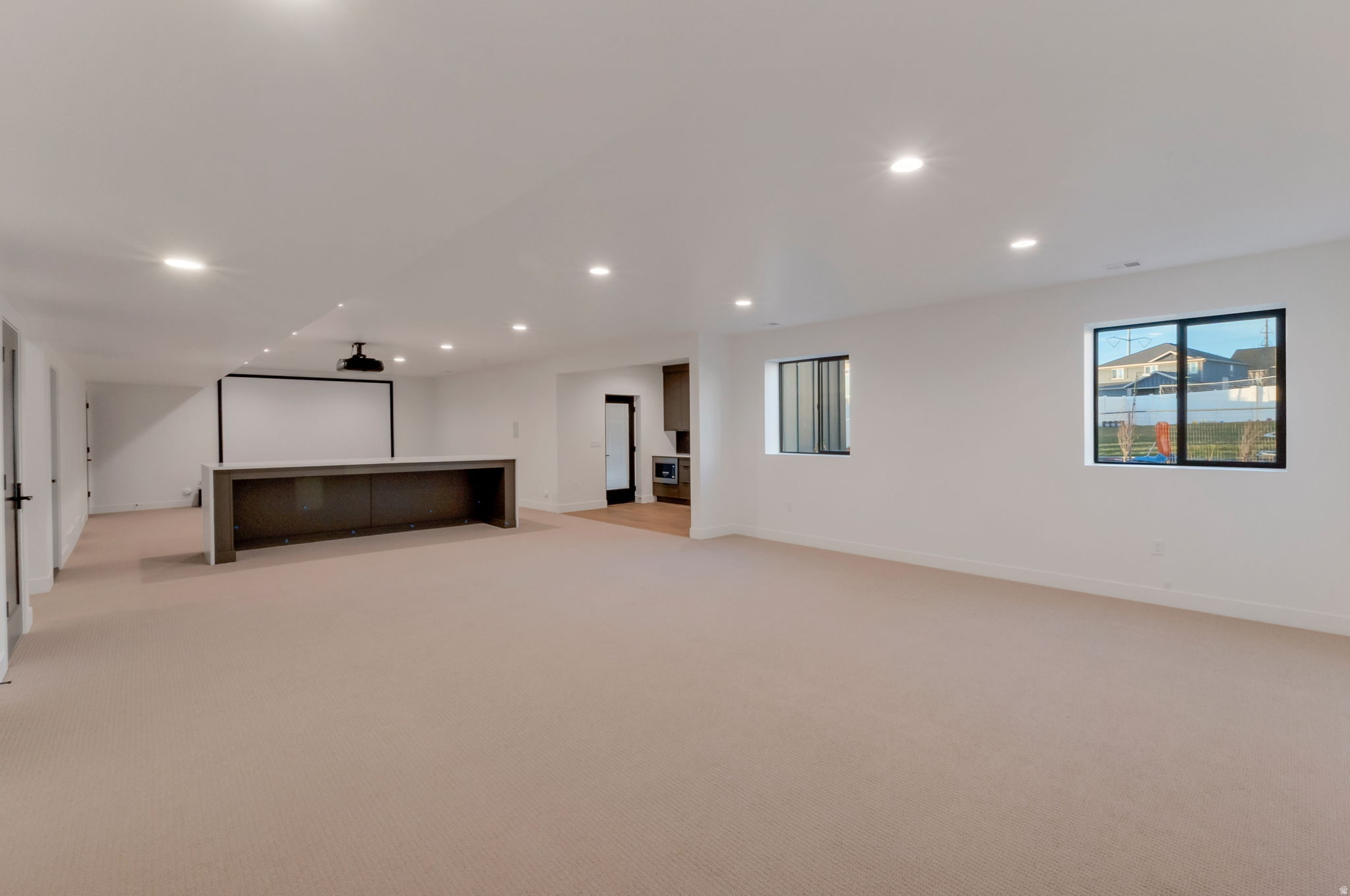 GRANDEUR ESTATES - Residential