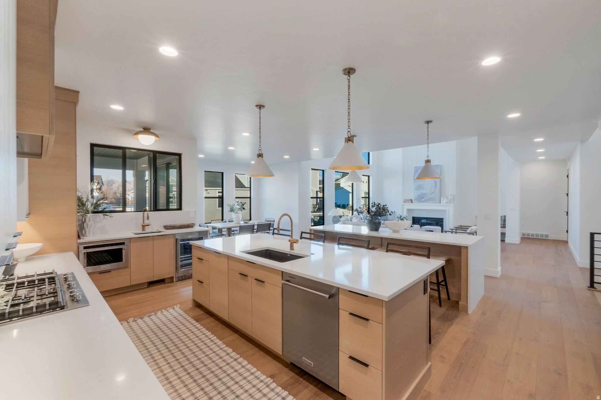 GRANDEUR ESTATES - Residential