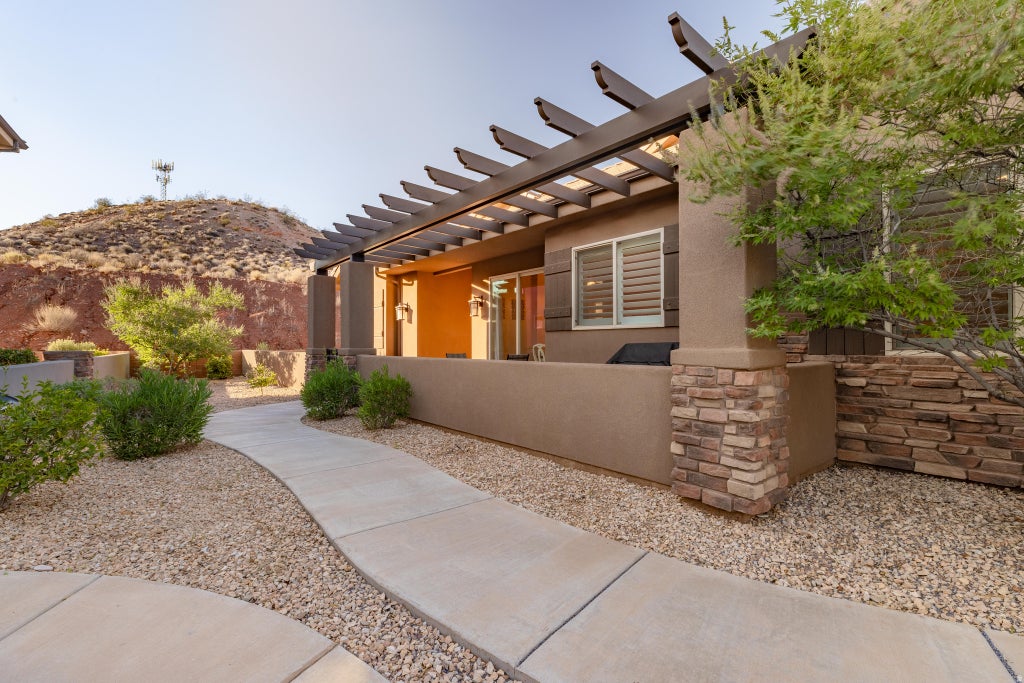 Photo of 2069 N CORAL DR, Washington, UT 84780 (MLS # 2166152)