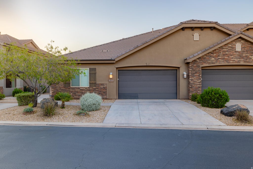 Photo of 2069 N CORAL DR, Washington, UT 84780 (MLS # 2166152)