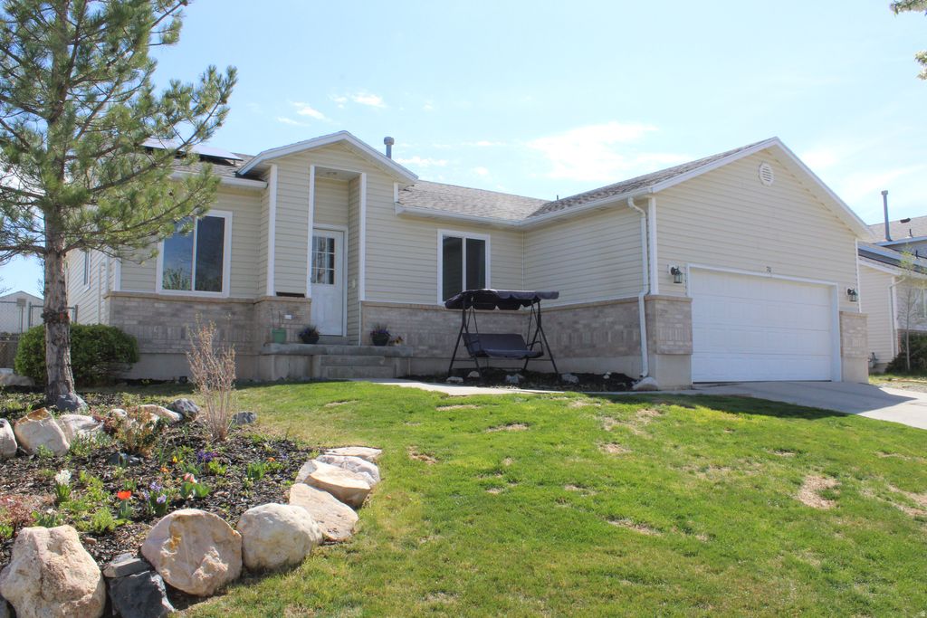 Photo of 70 N ASPEN Way E, Grantsville, UT 84029 (MLS # 2146617)