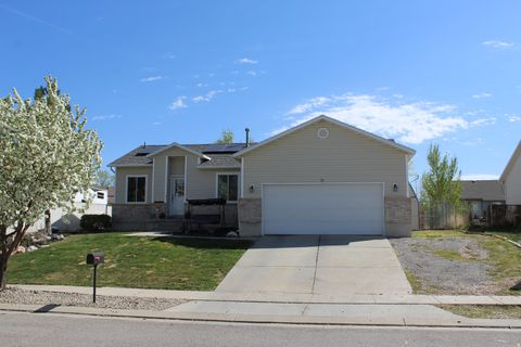 Photo of 70 N ASPEN Way E, Grantsville, UT 84029 (MLS # 2146617)