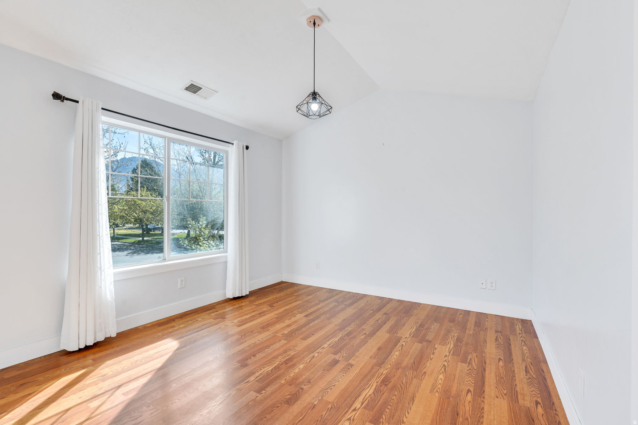 INDEPENDENCE AVENUE - Residential