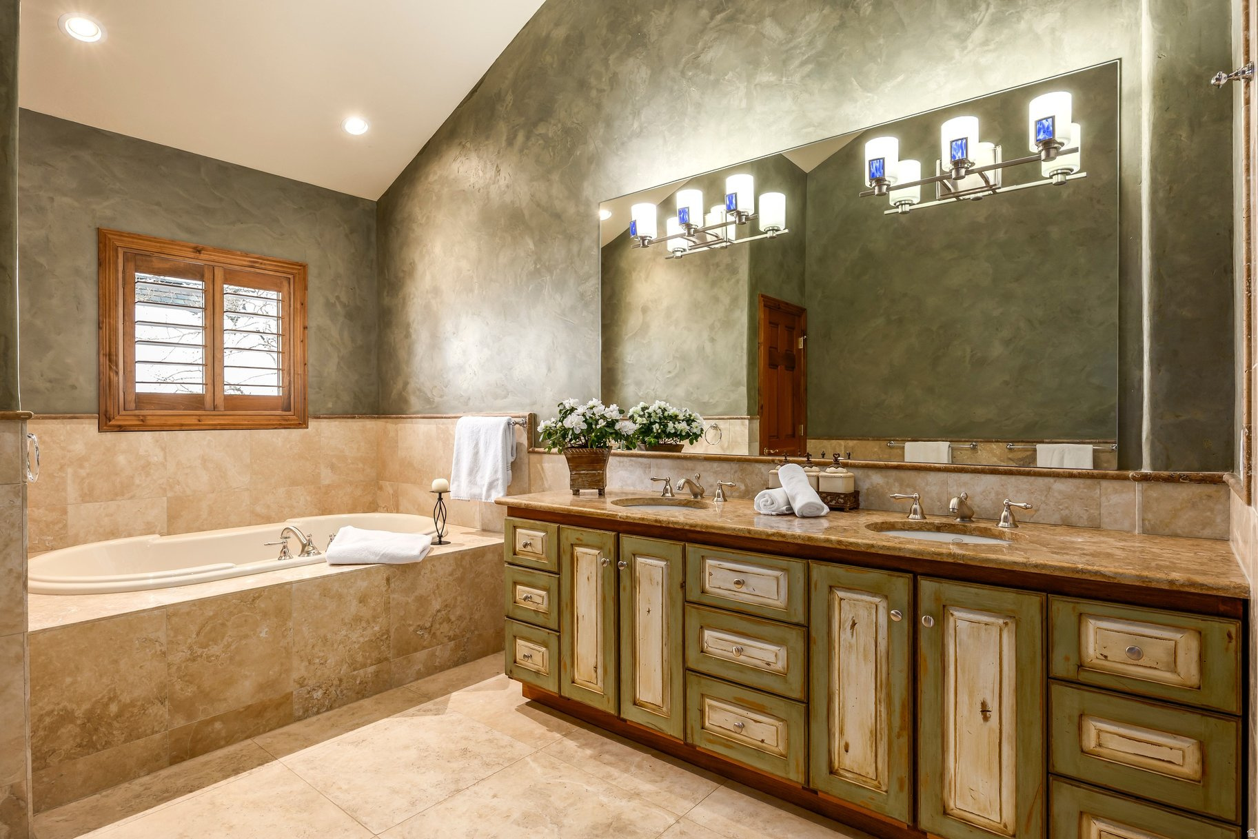 THE AERIE - Residential