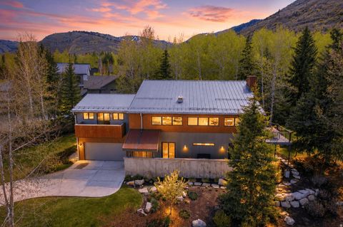 Photo of 33 PAYDAY DR, Park City, UT 84060 (MLS # 2157117)