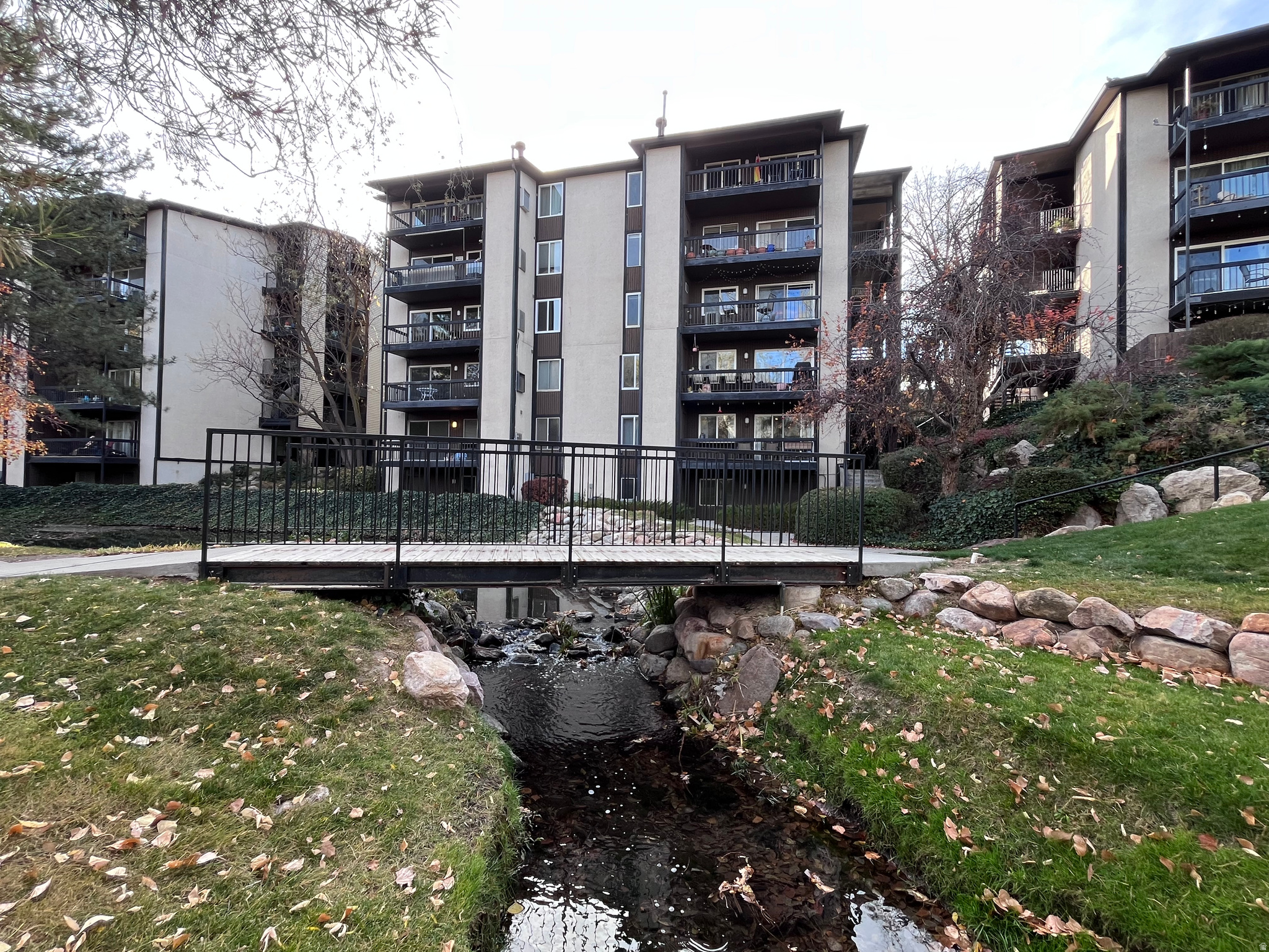 THREE FOUNTAINS EAST - Residential