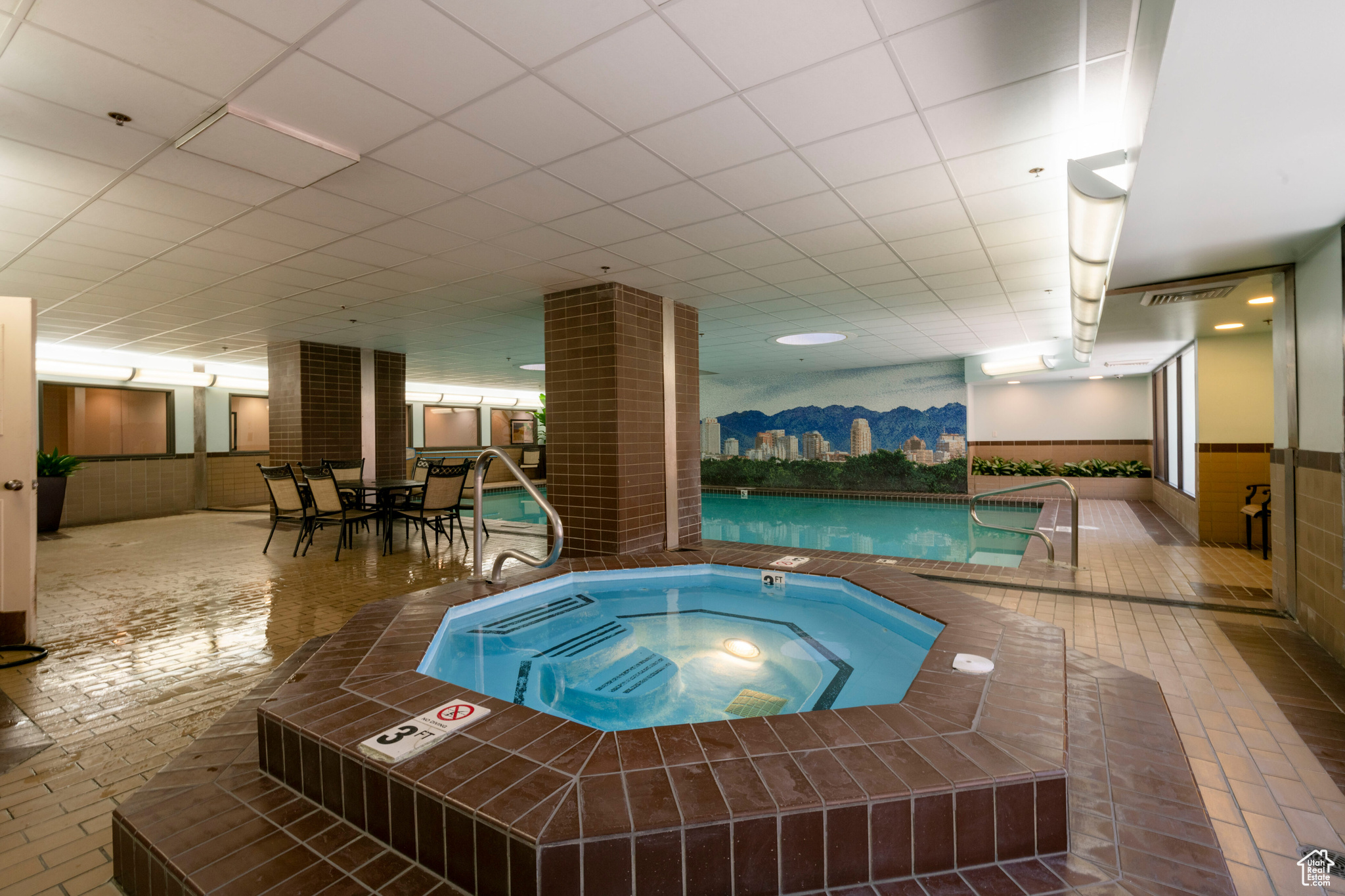 AMERICAN TOWERS - Residential