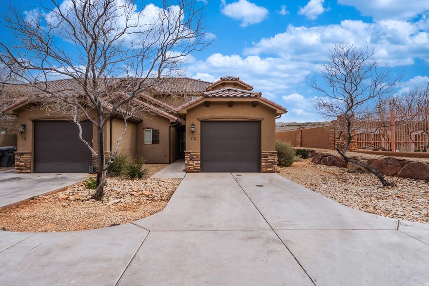 Wonderful End Unit in the popular Villas at Sienna Hills. Home is move in ready. Well maintained and available to enjoy as a primary residence, 2nd home or as an investment rental property. ( No nightly rentals ) Community boast an outdoor pool and spa, clubhouse with fitness room and gathering room. Walk to Sienna Hills Park. Close to trailheads and walking trails. Easy freeway access and close to shopping and restaurants.