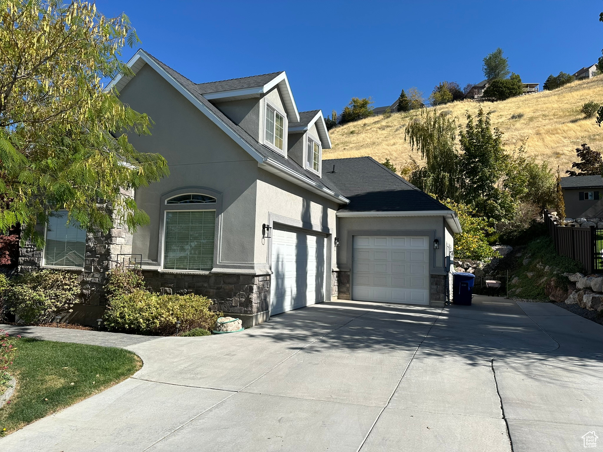 EAGLEPOINTE ESTATES - Residential