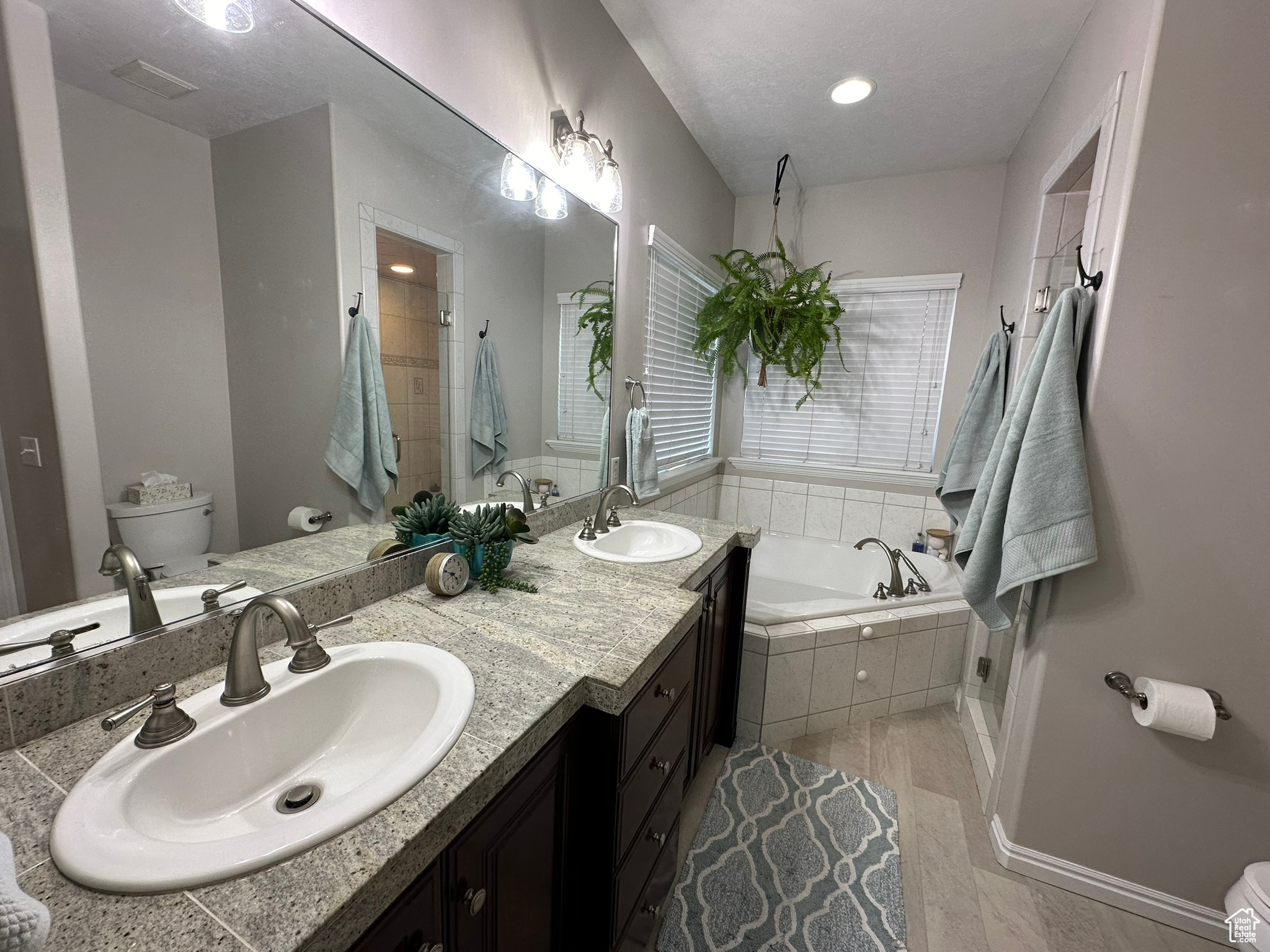 EAGLEPOINTE ESTATES - Residential