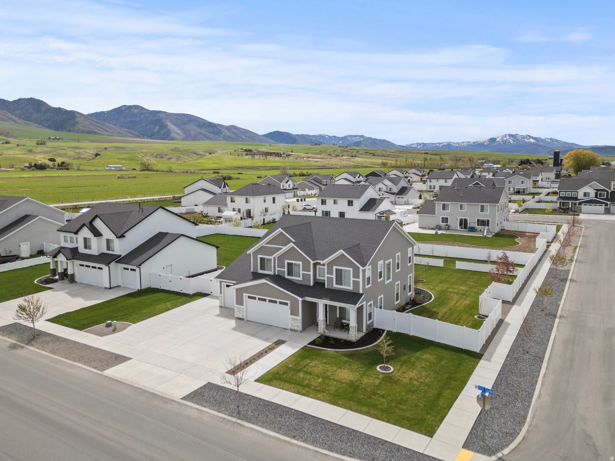 CANYON ESTATES - Residential