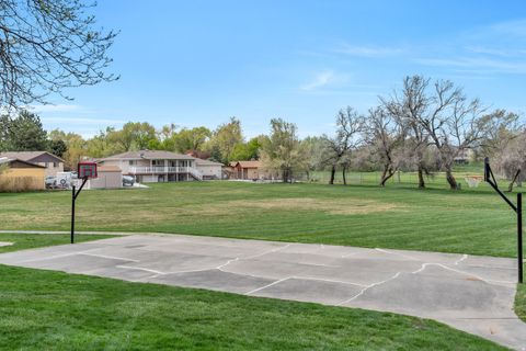 Tiny photo for 825 E THREE FOUNTAINS CIR #6, Murray, UT 84107 (MLS # 2150592)