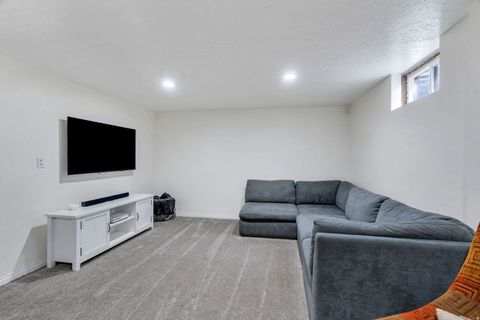 Tiny photo for 825 E THREE FOUNTAINS CIR #6, Murray, UT 84107 (MLS # 2150592)