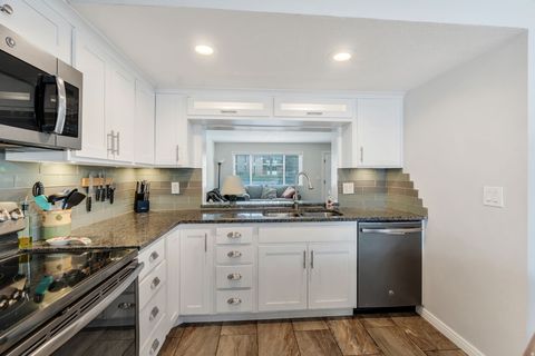 Tiny photo for 825 E THREE FOUNTAINS CIR #6, Murray, UT 84107 (MLS # 2150592)