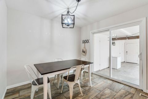 Tiny photo for 825 E THREE FOUNTAINS CIR #6, Murray, UT 84107 (MLS # 2150592)