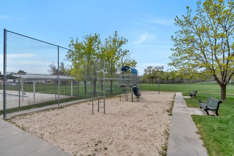 Tiny photo for 825 E THREE FOUNTAINS CIR #6, Murray, UT 84107 (MLS # 2150592)