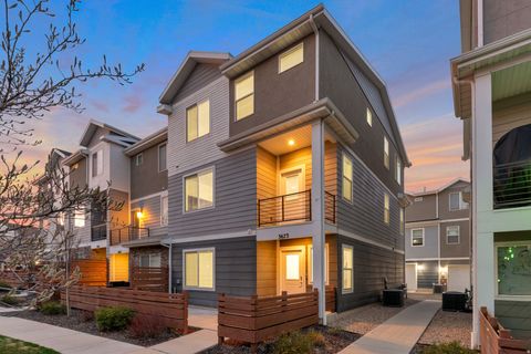 Townhouse For Sale - 3673 W Golden Sky Ln<br/> South Jordan, UT 84009