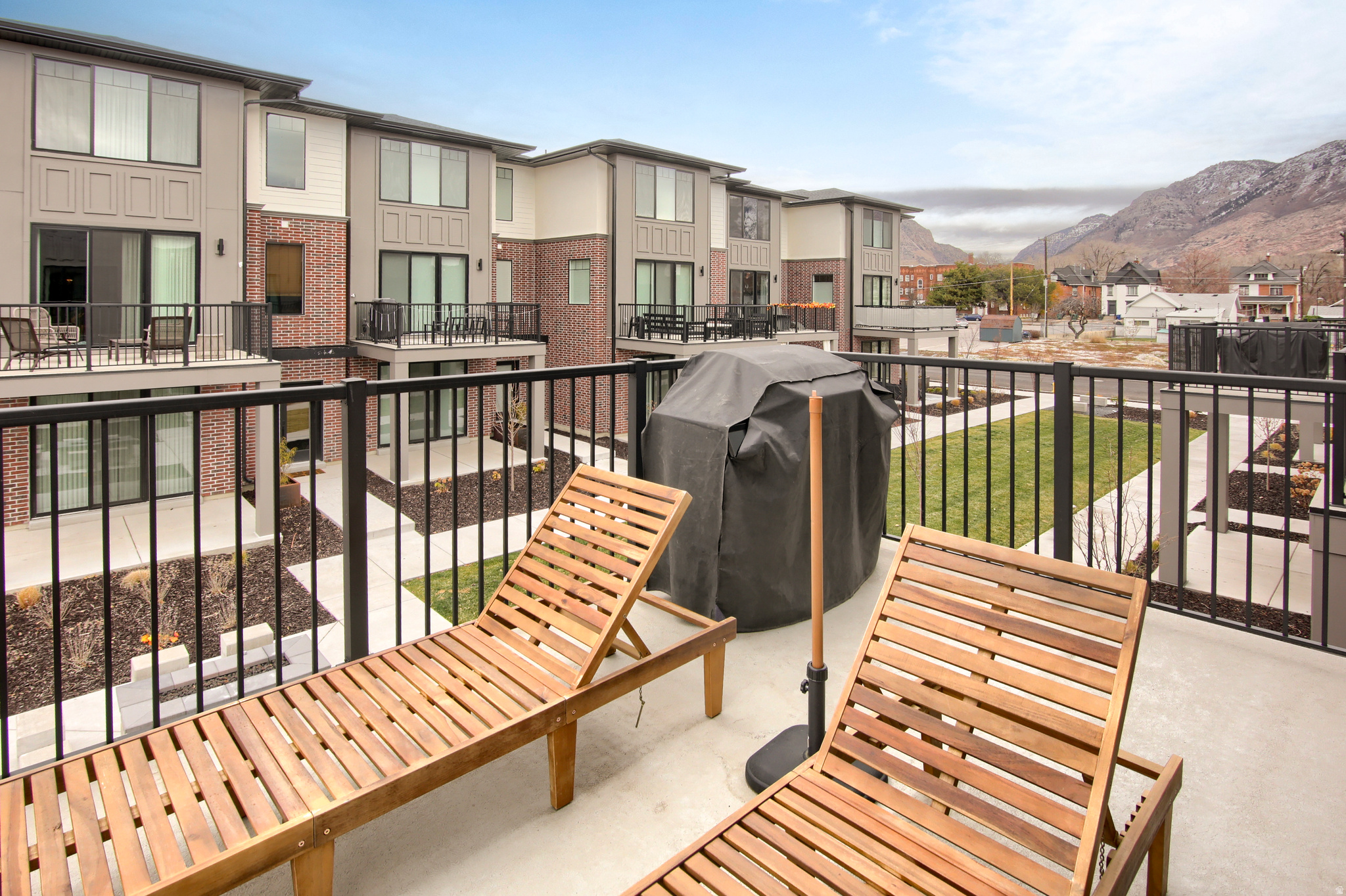 TOWNS AT 24TH - Residential