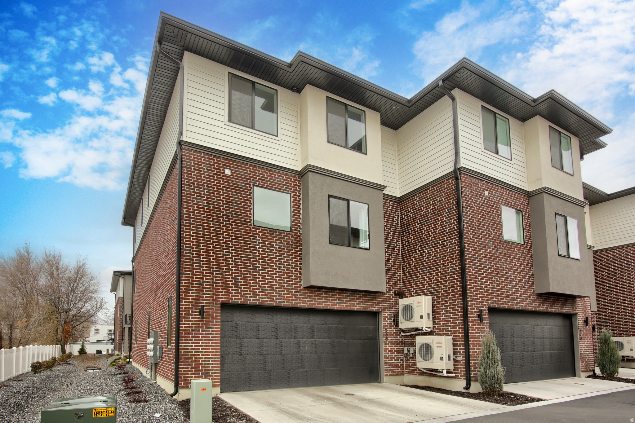 TOWNS AT 24TH - Residential