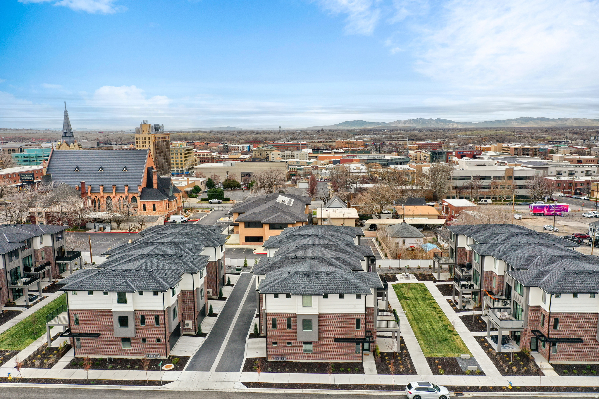 TOWNS AT 24TH - Residential