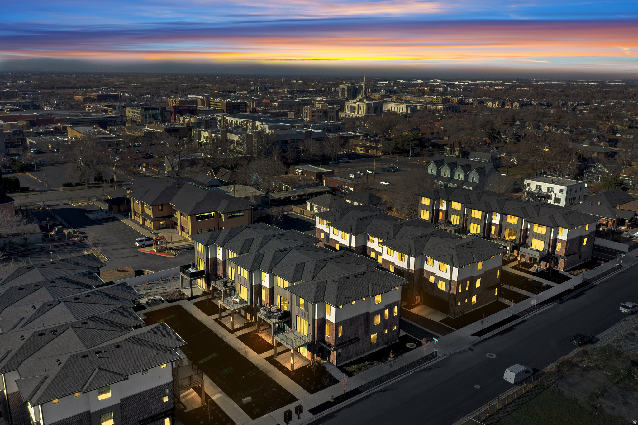 TOWNS AT 24TH - Residential