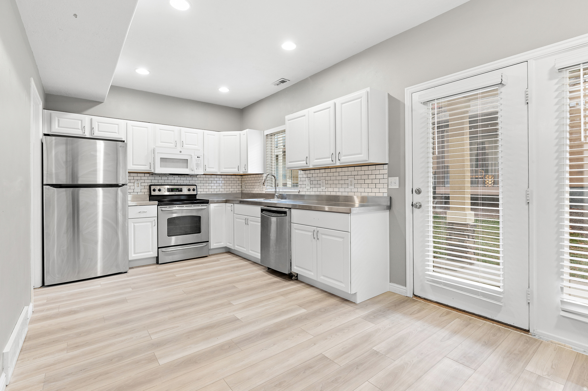 BOULDERS - Residential