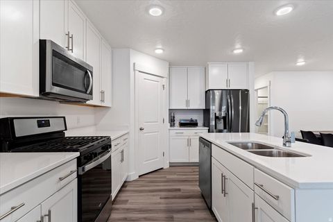Tiny photo for 1112 N 1880 W, Farmington, UT 84025 (MLS # 2172637)
