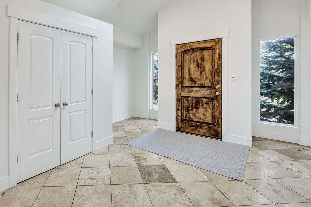 Photo of 1320 E CANYON PARK, Bountiful, UT 84010 (MLS # 2153254)