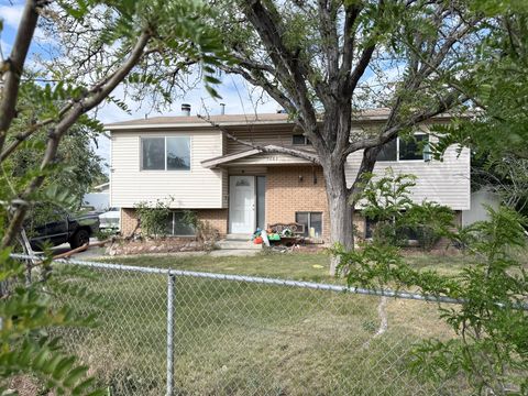 Photo of 5063 S WESTWIND WAY, Salt Lake City, UT 84118 (MLS # 2160004)