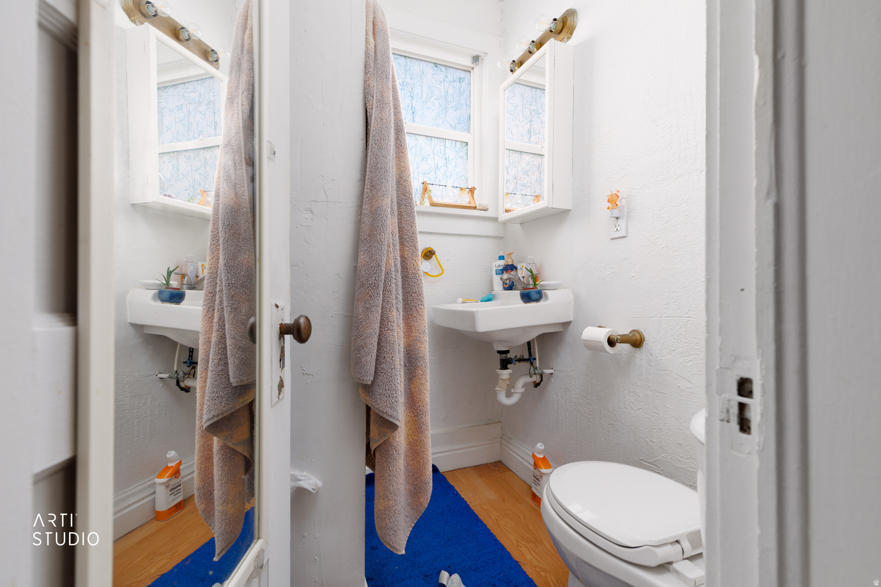 Main image without alt text