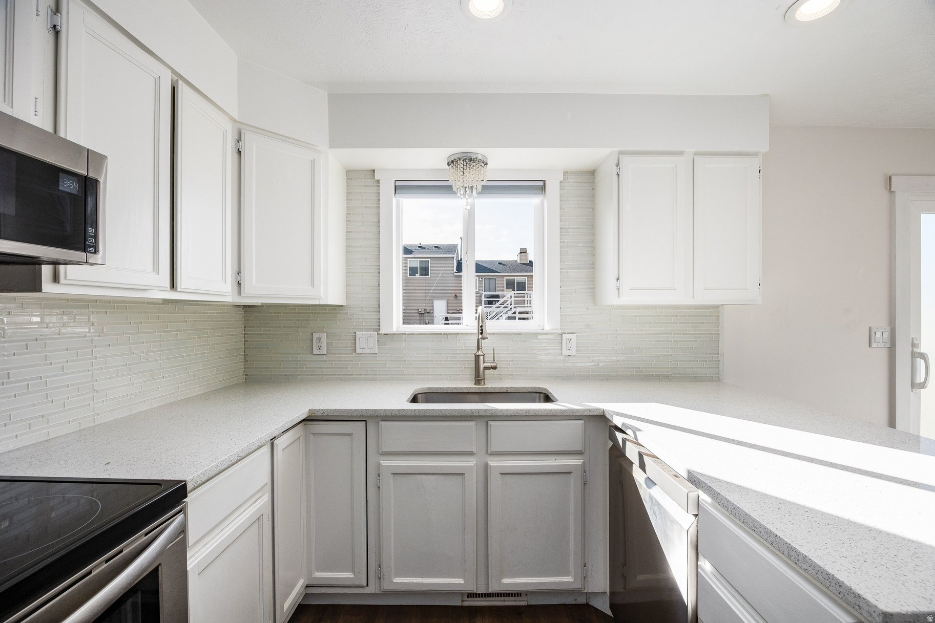 OQUIRRH SHADOWS #8 - Residential Income