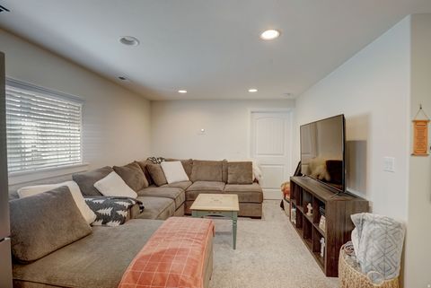 Tiny photo for 10676 S URBAN RIDGE CV W, South Jordan, UT 84095 (MLS # 2132755)