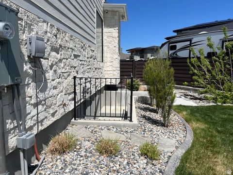 Tiny photo for 10676 S URBAN RIDGE CV W, South Jordan, UT 84095 (MLS # 2132755)