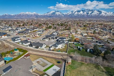 Tiny photo for 10676 S URBAN RIDGE CV W, South Jordan, UT 84095 (MLS # 2132755)