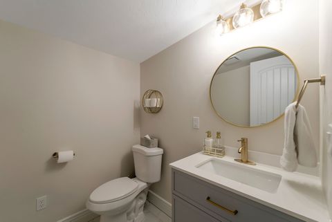 Tiny photo for 10676 S URBAN RIDGE CV W, South Jordan, UT 84095 (MLS # 2132755)