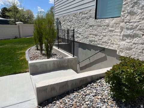 Tiny photo for 10676 S URBAN RIDGE CV W, South Jordan, UT 84095 (MLS # 2132755)