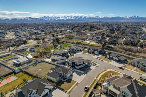 Tiny photo for 10676 S URBAN RIDGE CV W, South Jordan, UT 84095 (MLS # 2132755)