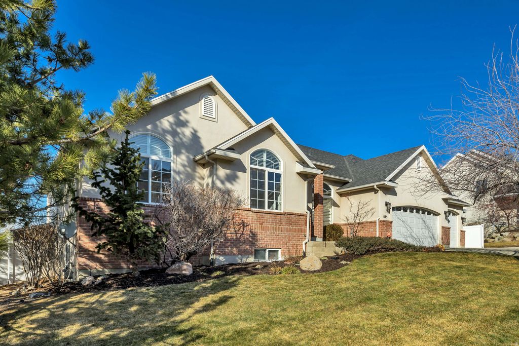 Photo of 645 E ROCKY MOUTH LN, Draper, UT 84020 (MLS # 2134040)