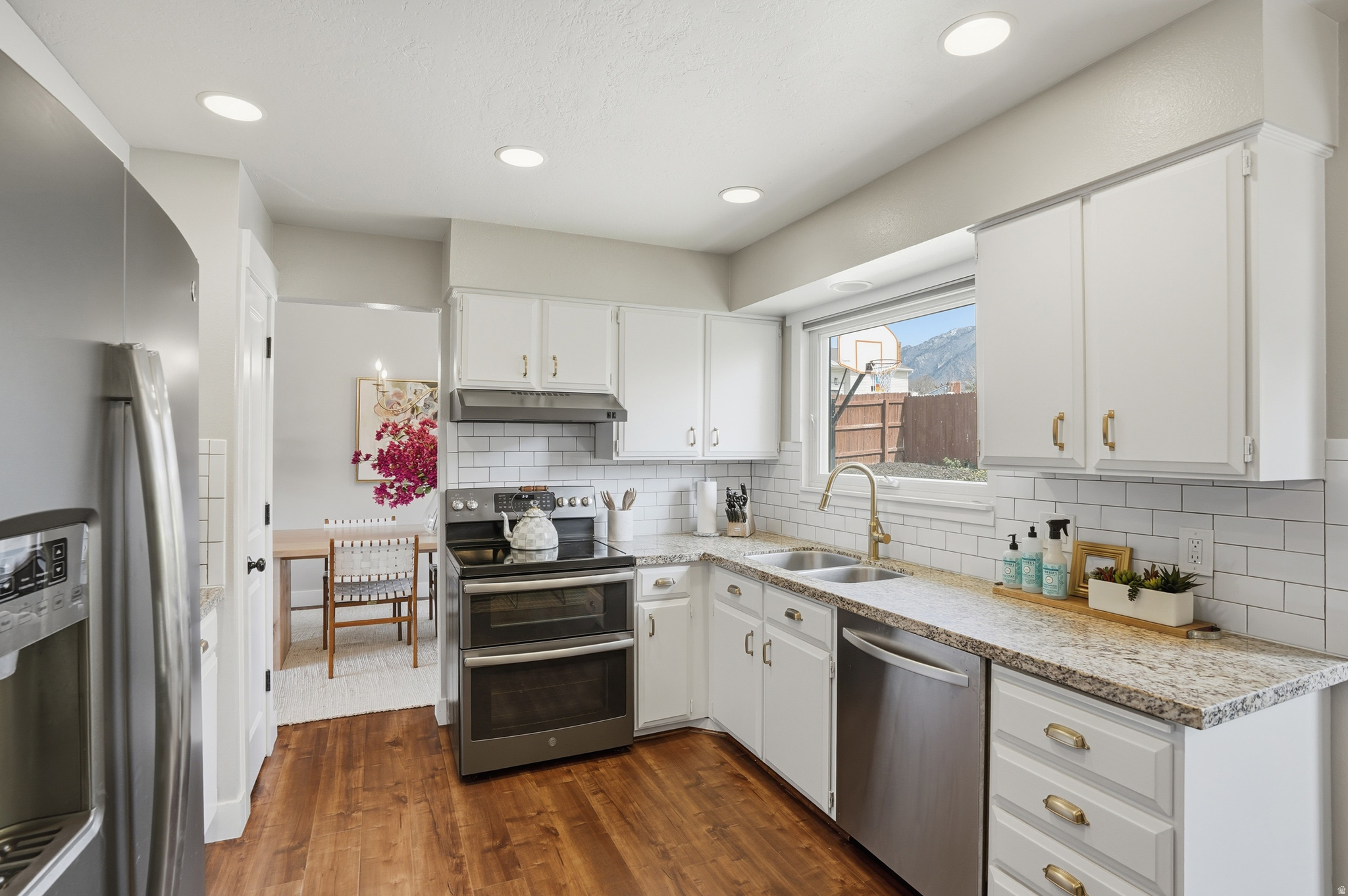 EASTRIDGE 2 - Residential